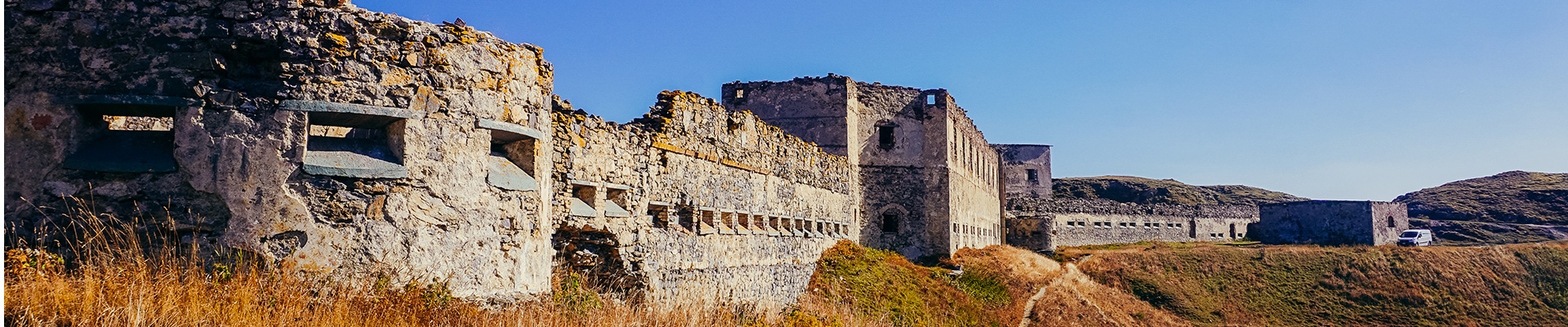 Grande fortezza sulla vecchia strada militare attraversata dalla Via del Sale