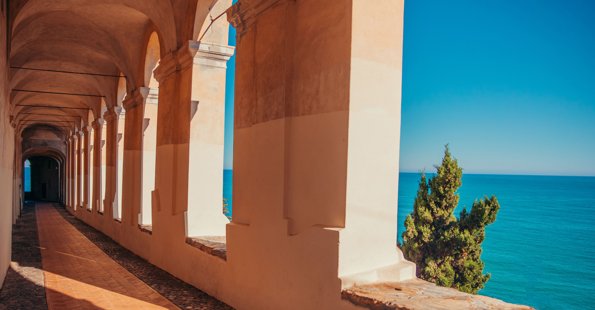 Le logge del monastero di Santa Chiara al Parasio, il centro storico di Imperia Porto Maurizio